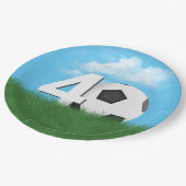 サッカーの生誕40周年を迎える草の中のボール ペーパープレート (アングル)