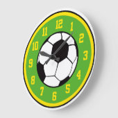 サッカーの緑および黄色 ラージ壁時計 (傾斜)
