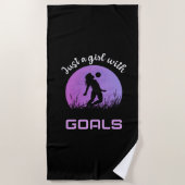 サッカーの美しいゴールの女の子 ビーチタオル (正面)