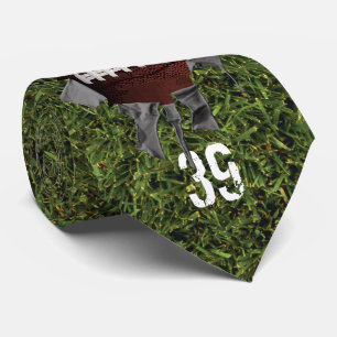 サッカーの草のネックタイを引き裂いた ネクタイ