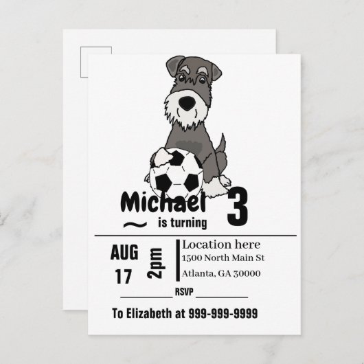 サッカーの誕生会を演じているおもしろいなシュナウツァー犬 インビテーションポストカード (正面/裏面)