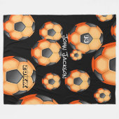 サッカーの選手の名前が付いたオレンジと黒のカバー フリースブランケット (正面(横))