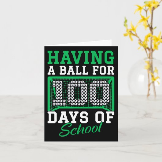 サッカーの100番目の学校の100日のためのボールを持つ カード (黄色い花)