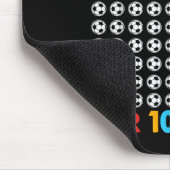 サッカーの100番目の学校の100日のためのボールを持つ マウスパッド (コーナー)