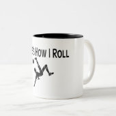 サッカーはこれ私がサッカーの選手をいかに転がるかです ツートーンマグカップ (正面右)