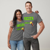 サッカーはイエロー・カードを蹴りました Tシャツ (ユニセックス)