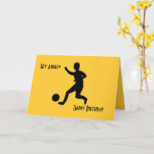 サッカーまたはフットボールの誕生日は一流の前部を加えます カード (黄色い花)