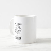 サッカーをする少女のシルエット コーヒーマグカップ (正面左)