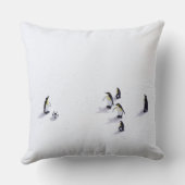 サッカーを遊んでいるペンギン クッション (裏面)