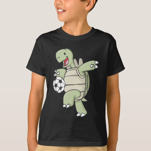 サッカーを遊んでいる幸せなカメ Tシャツ (正面)