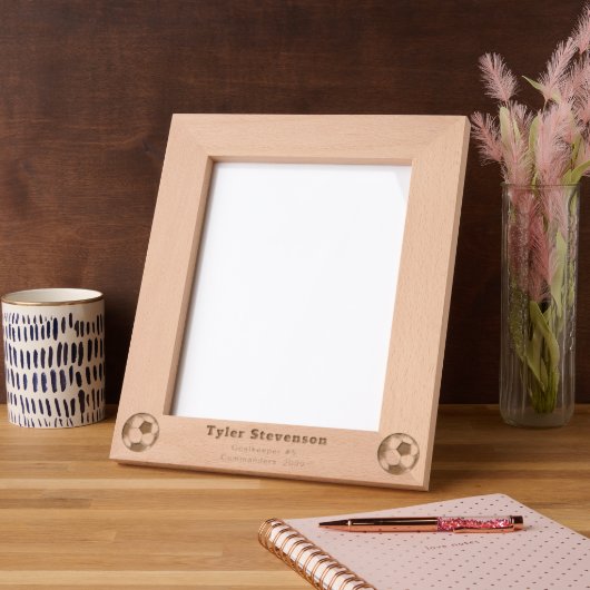 サッカーカスタムのサッカー選手モノグラムの レーザー彫刻フレーム (左)