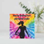 サッカーガールパーソナライズされたネクタイ染めレインボー誕生日 招待状 (スタンド正面)