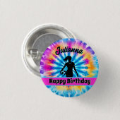 サッカーガールパーソナライズされたネクタイ染めレインボー誕生日 缶バッジ (正面&裏面)