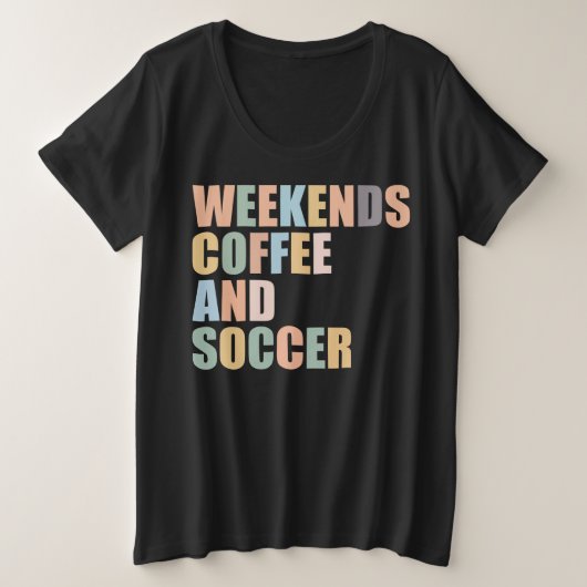 サッカークールママ人生コーヒーとサッカー プラスサイズTシャツ (デザイン正面)