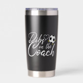 サッカーコーチの妻 ディブス・オン・ザ・コーチ 保温保冷タンブラー (背面)