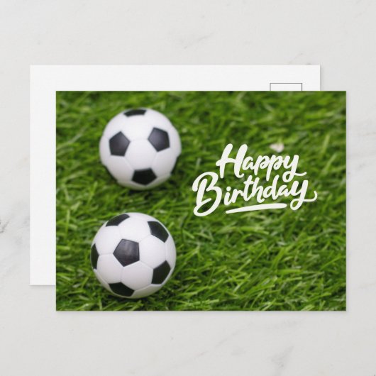 サッカーサッカー誕生日で、緑の草の上にボール ポストカード (正面/裏面)