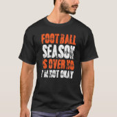 サッカーシーズンは終わりだ私はサッカーファンは大丈夫ではない Tシャツ (正面)