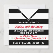 サッカージャージーのテーマのパーティーはテンプレート、黒を誘います 招待状 (正面)
