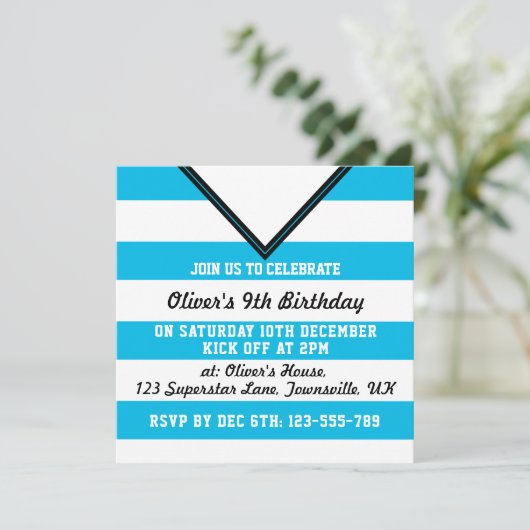 サッカージャージーをテーマにしたパーティー招待状テンプレート、青 招待状 (スタンド正面)