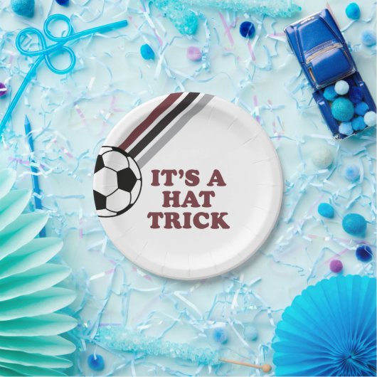 サッカーストライプマルーンのハットトリック三歳の誕生日 ペーパープレート (パーティー)