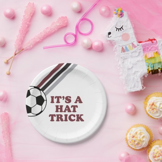サッカーストライプマルーンのハットトリック三歳の誕生日 ペーパープレート (パーティー)