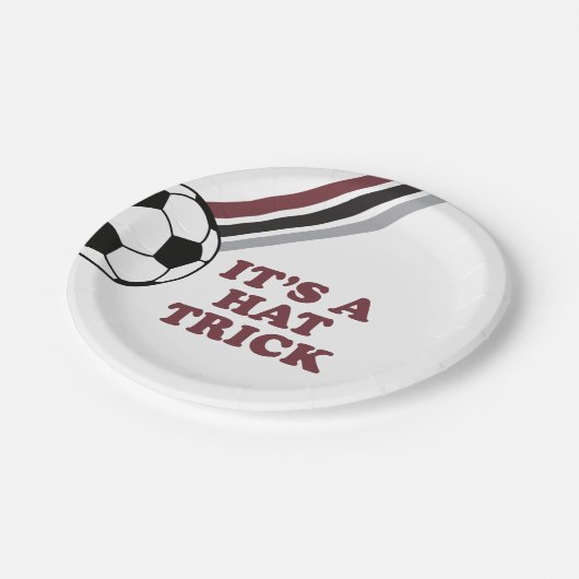 サッカーストライプマルーンのハットトリック三歳の誕生日 ペーパープレート (アングル)