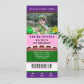 サッカーチケットピンク&パープル誕生日招待状 招待状 (スタンド正面)