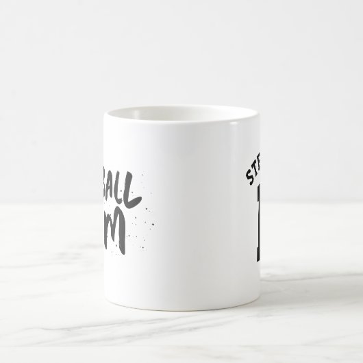 サッカーチームmomトレンディーブラックパーソナライズされた型 コーヒーマグカップ (中央)