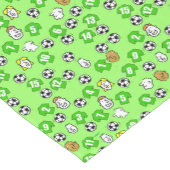 サッカーテーマと緑シャツ ショートテーブルランナー (コーナー)