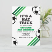 サッカーハットトリックストライプグリーン誕生日 招待状 (スタンド正面)