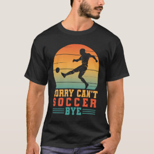 サッカーバイサッカー選手チームおもしろいが出来なくてごめんなさい Tシャツ