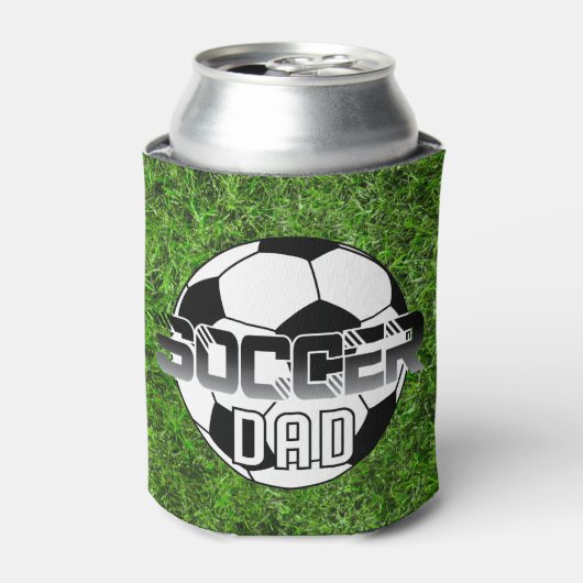 サッカーパパパーソナライズされたボールの名前と番号 缶クーラー (缶正面)