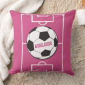 サッカーパーソナライズされたボールとフィールドピンク クッション (ブランケット)