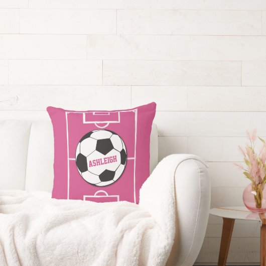 サッカーパーソナライズされたボールとフィールドピンク クッション (ソファ)