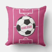 サッカーパーソナライズされたボールとフィールドピンク クッション (正面)