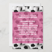 サッカーパーソナライズされたボールパターンv2ピンク誕生日 招待状 (裏面)