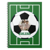 サッカーパーソナライズされたボール及びフィールド写真テンプレート ノートブック (正面)