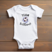 サッカーパーソナライズされたボール少年カワイイ ベビーボディスーツ