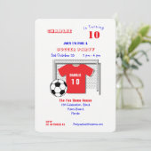 サッカーパーティーの赤いサッカパーソナライズされたーシャツ 招待状 (スタンド正面)