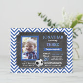 サッカーパーティー足ボールFooty誕生日写真招待状 招待状 (スタンド正面)