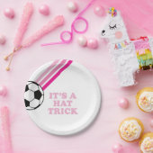 サッカーピンクストライプ色ハットトリック誕生日 ペーパープレート (パーティー)