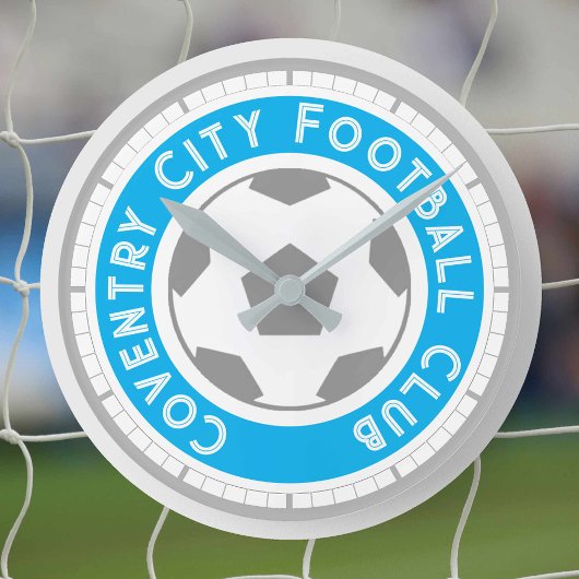 サッカーファンまたはサッカーサポーターのラウンドクロック ラウンド壁時計