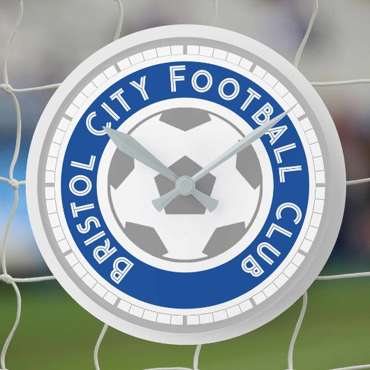 サッカーファンまたはサッカーサポーターのラウンドクロック ラウンド壁時計