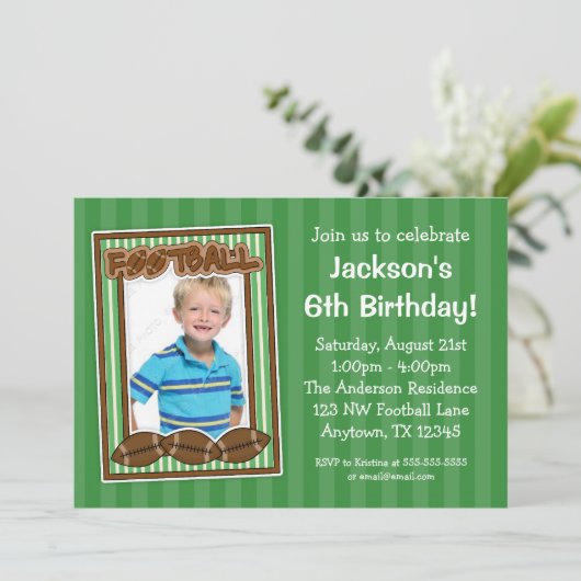 サッカーフォトバースデーパーティーグリーン招待状 招待状 (スタンド正面)
