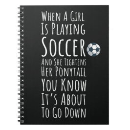 サッカープレーヤーの女の子へのユニークなチームプレゼント ノートブック
