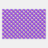 サッカーボールがサンタの帽子をかぶり＆雪の結晶 ラッピングペーパーシート (正面)