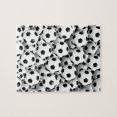 サッカーボールで満たされる ジグソーパズル (横)