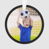 サッカーボールとサッカー選手の写真 オーナメント (正面)