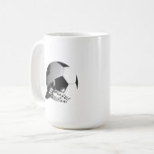 サッカーボールとシューズ コーヒーマグカップ (正面左)