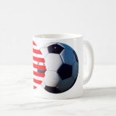 サッカーボールと米国国旗博物館ザズレ コーヒーマグカップ (正面右)